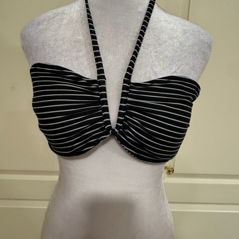 Patterned Reversible Halter Bikini Top - Picture 3 of 4